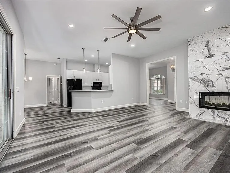 2103 SW 75th Ter — Photo 3