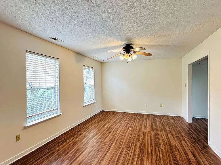 15206 Fern Hollow Ct — Photo 3