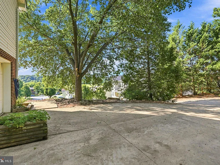 1183 River Bend Ct — Photo 44