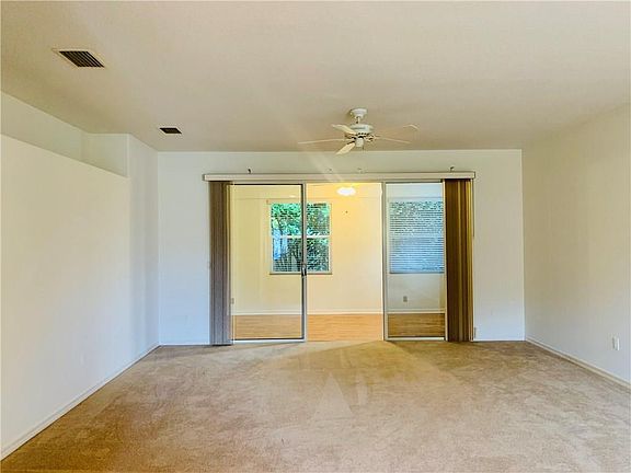 3rd image of 1855 Hawthorne Dr