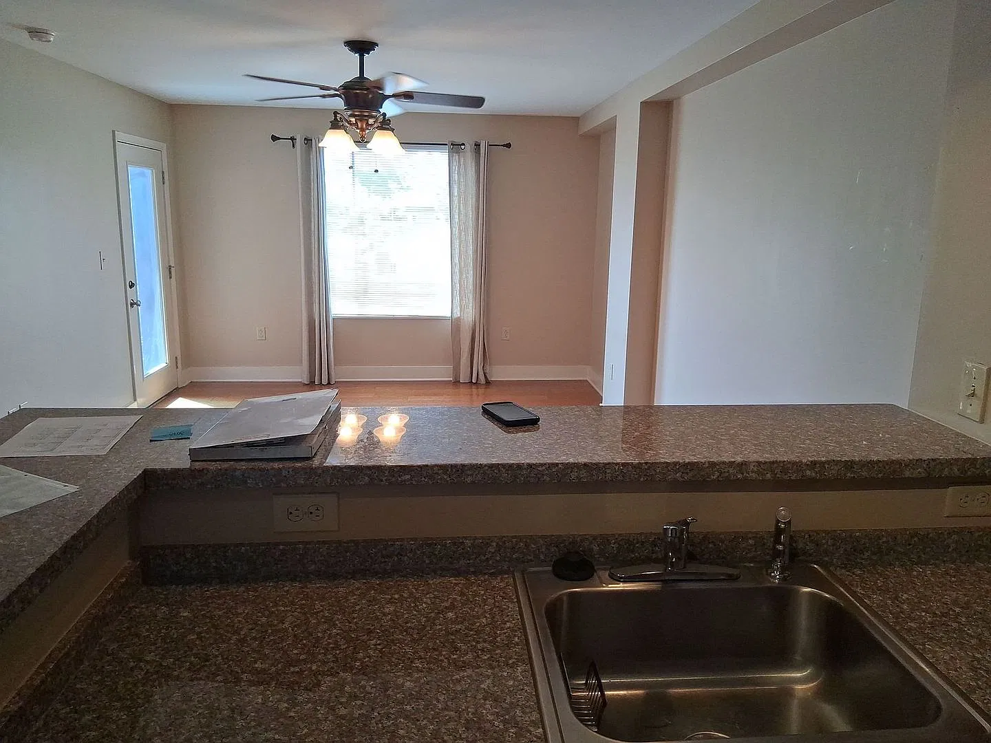 Lake Plaza Condominiums Unit #802: 3bed/2bath Available FALL 2027 - Move in 8/11/27! $3800/month ... — Photo 2
