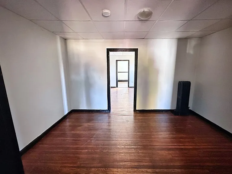 111-115 Lyell Ave — Photo 10