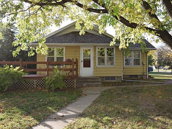 3rd image of 609 Davis St