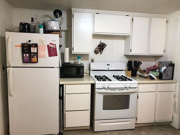 3rd image of 319 Swan St #1/2