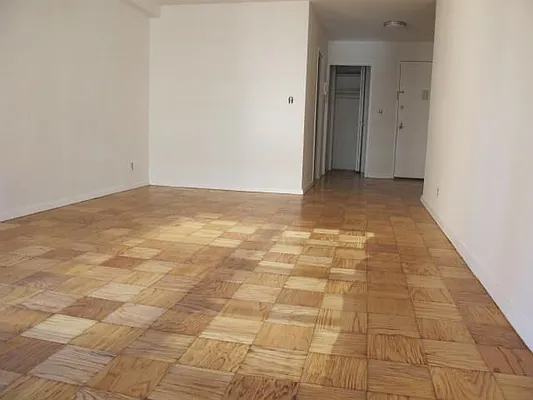 Rented by Metropolis Real Estate of Manhattan | media 9