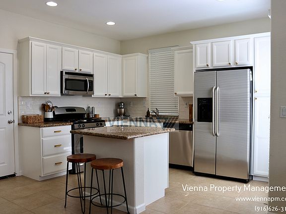 4th image of 132 Talmont Cir