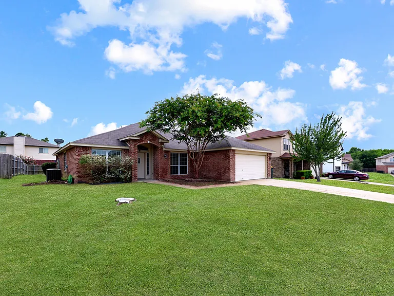 1804 Lobrecht Ct — Photo 3