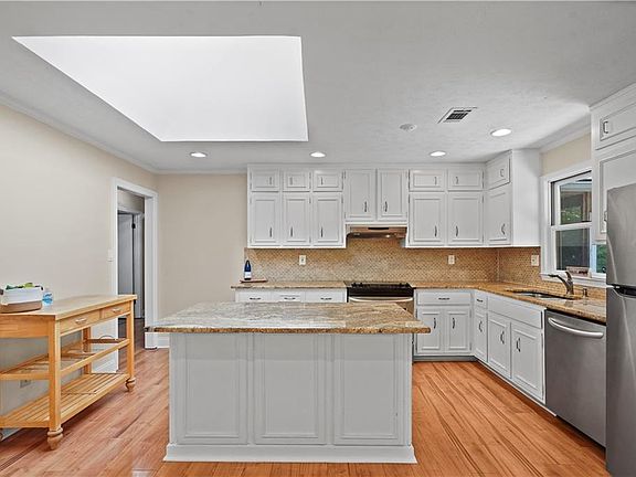 2nd image of 281 Northgate Trce
