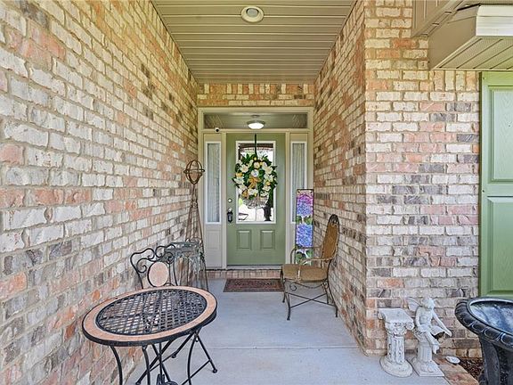 5th image of 16050 Trace Dr