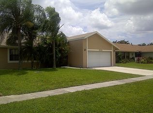 9200 Edgemont Ln, Boca Raton, FL 33434