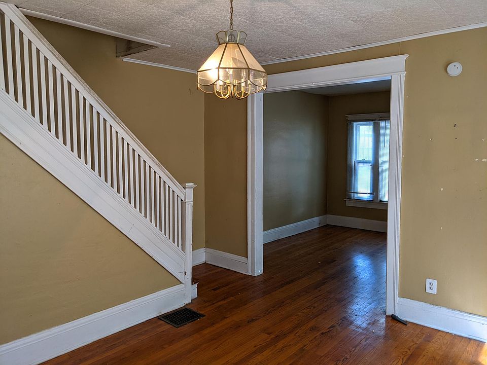 2nd image of 250 Pinnacle Rd