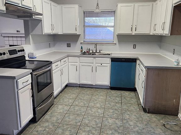 2nd image of 1023 Park Place Blvd