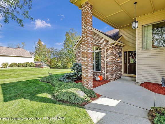 5th image of 3318 E Broadmoor Dr