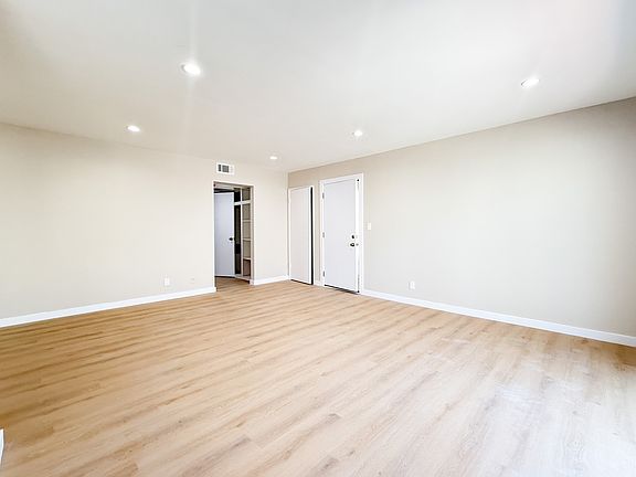 2nd image of 1035 N Hayworth Ave #203A