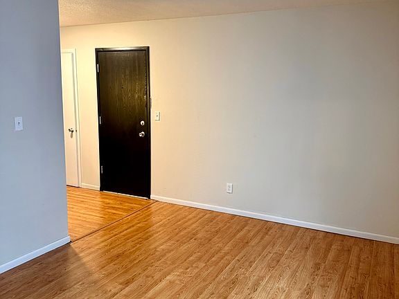 5th image of 515 E Burlington St #3S