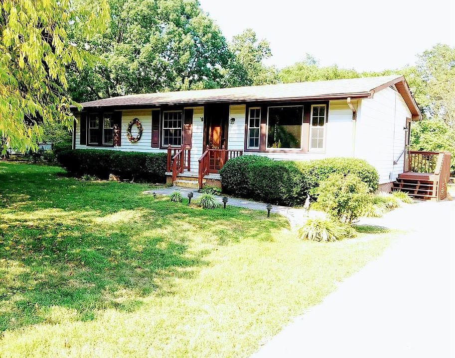 1st image of 136 Knoll Woods Dr