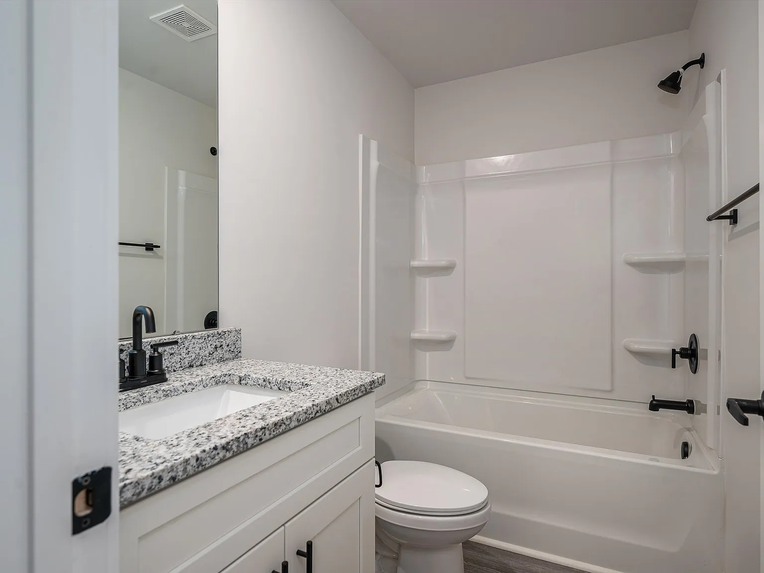 3 bed, 2.5 bath, 1300 sqft, $1,595 — Photo 4