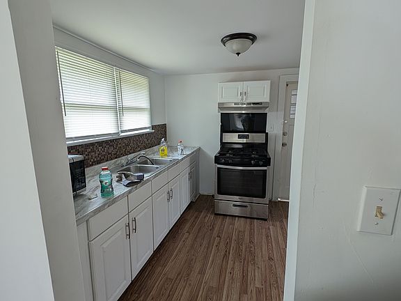 3rd image of 314 Colfax St