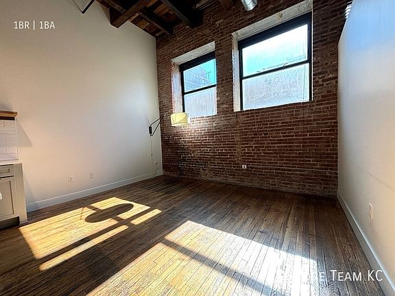 4th image of 1513 Walnut St #104