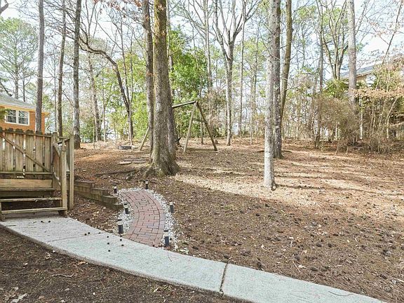 5th image of 814 Willow Oak Dr