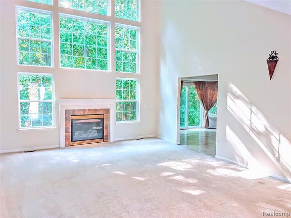 2nd image of 43884 Stonebridge Dr