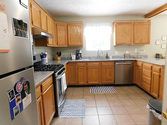 4th image of 856 E Meadowlands Dr