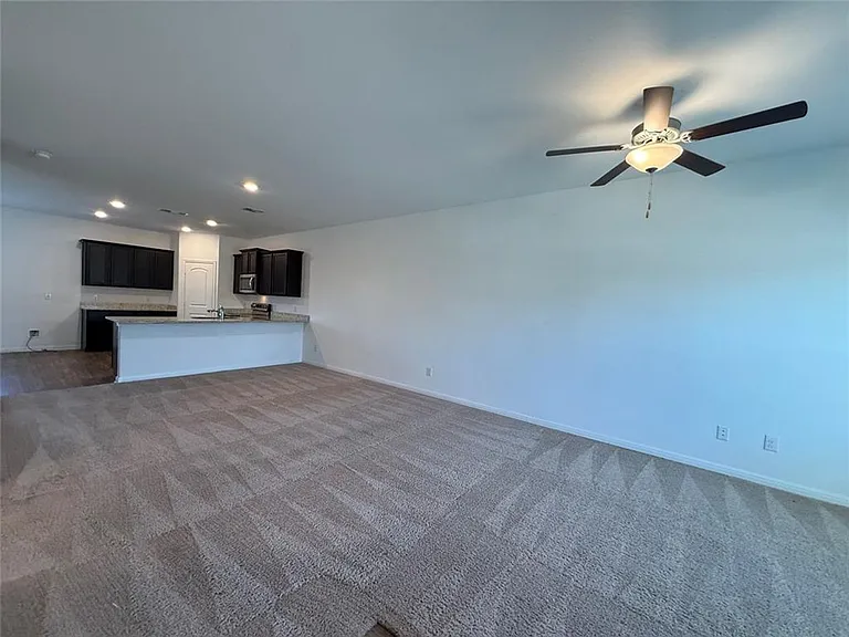 140 Maywood Ln — Photo 4