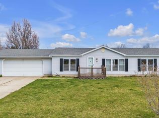 940 E River Ave, Warsaw, IN 46582