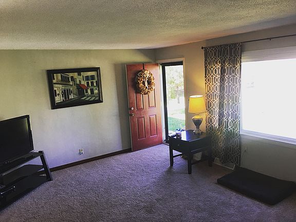 3rd image of 220 Churchview Dr