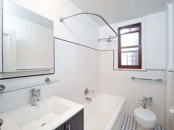 5th image of 585 W End Ave #13C