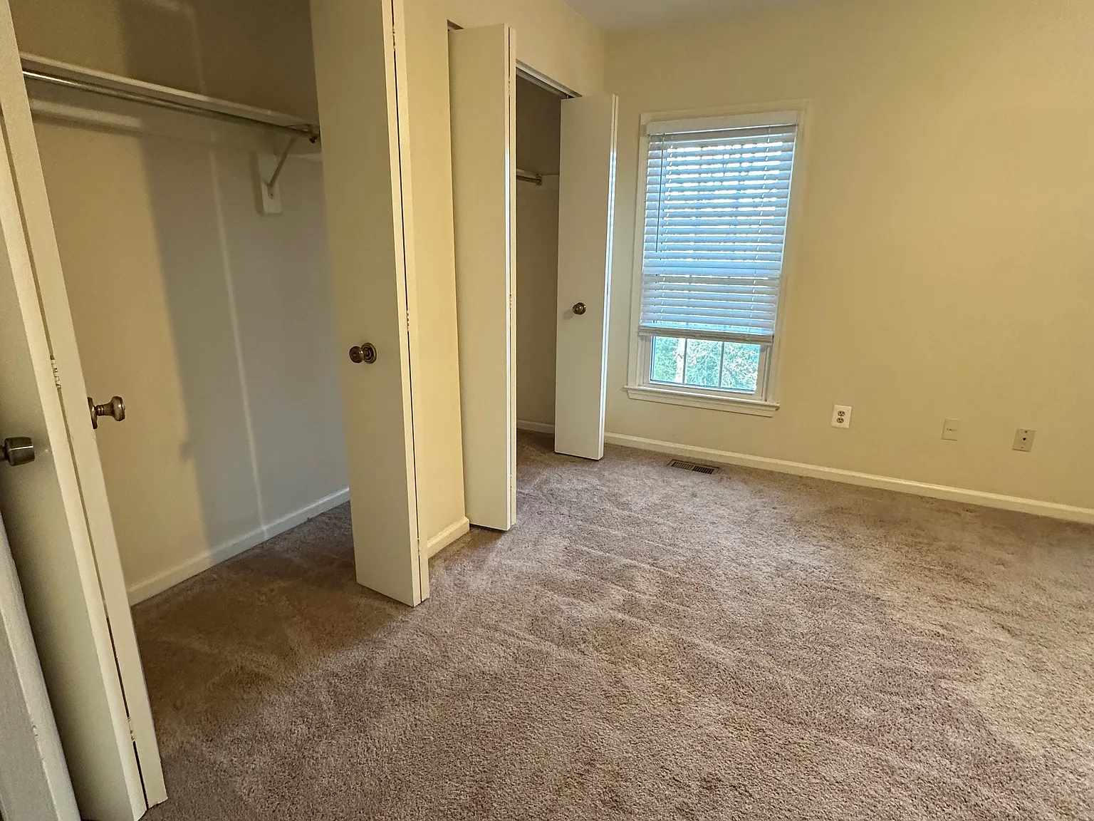 7482 Laurel Oak Ct — Photo 3