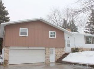 1260 Pinecrest Rd, Green Bay, WI 54313