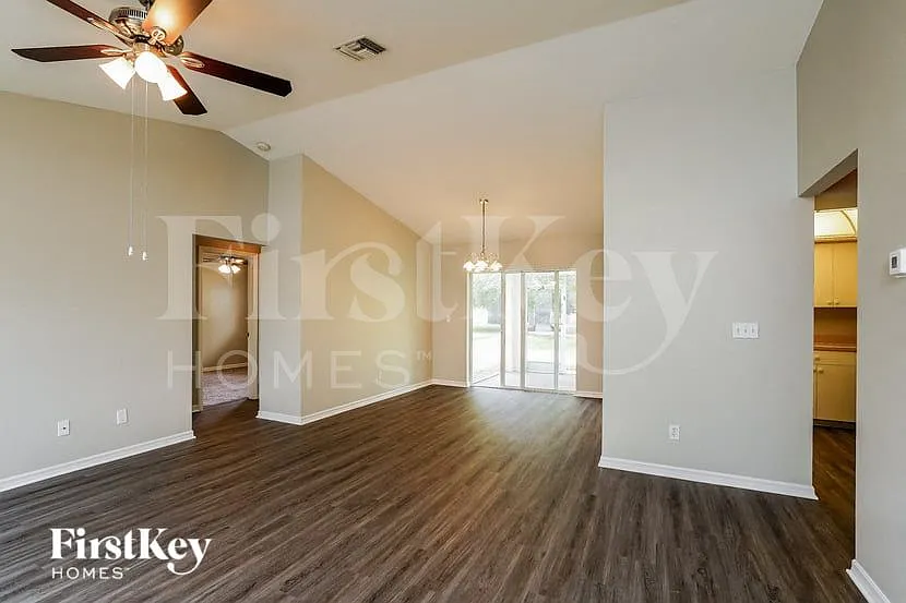 3 bed, 2.0 bath, 1212 sqft, $1,925 — Photo 2
