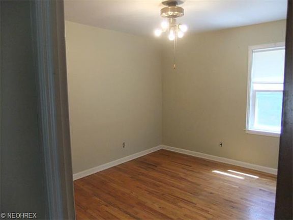 4th image of 15611 Westview Ave