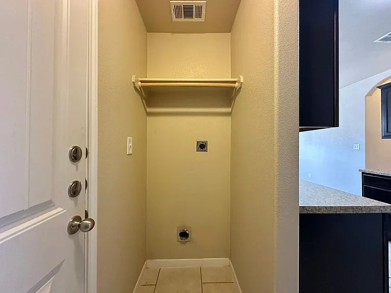 4601 Cambridge Dr — Photo 17