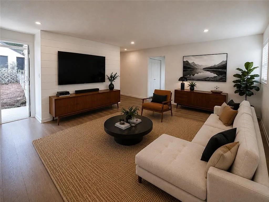 3 bed, 2.0 bath, $2,350 — Photo 4