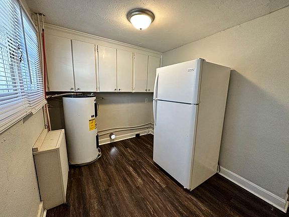 5th image of 2043 Tazewell Ave #A