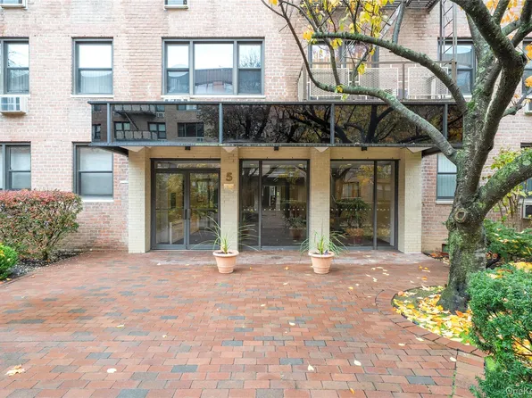 5 Birchwood Court #3N, Mineola, NY 11501