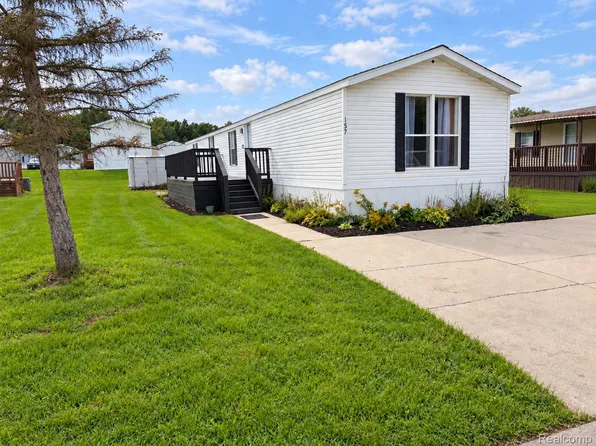 157 Pheasant Ln, Grand Blanc, MI 48439