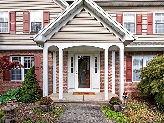 3rd image of 186 Paula Red Ln