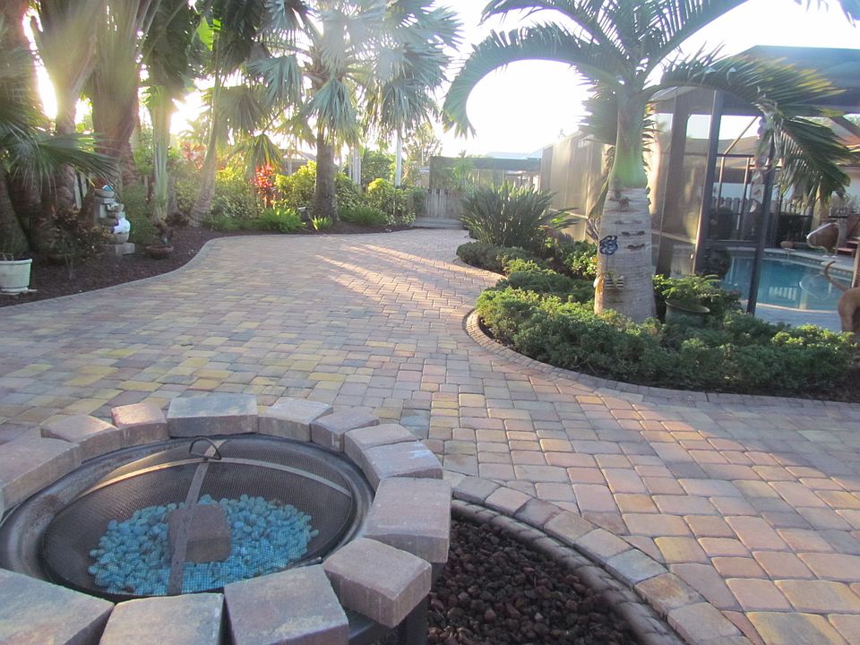 1st image of 608 SW 51st Ter