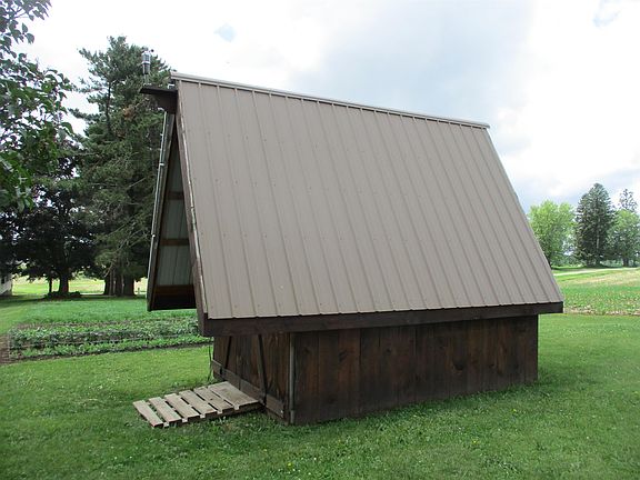 2nd image of E3976 Lake Rd