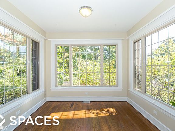3rd image of 4432 N Malden St