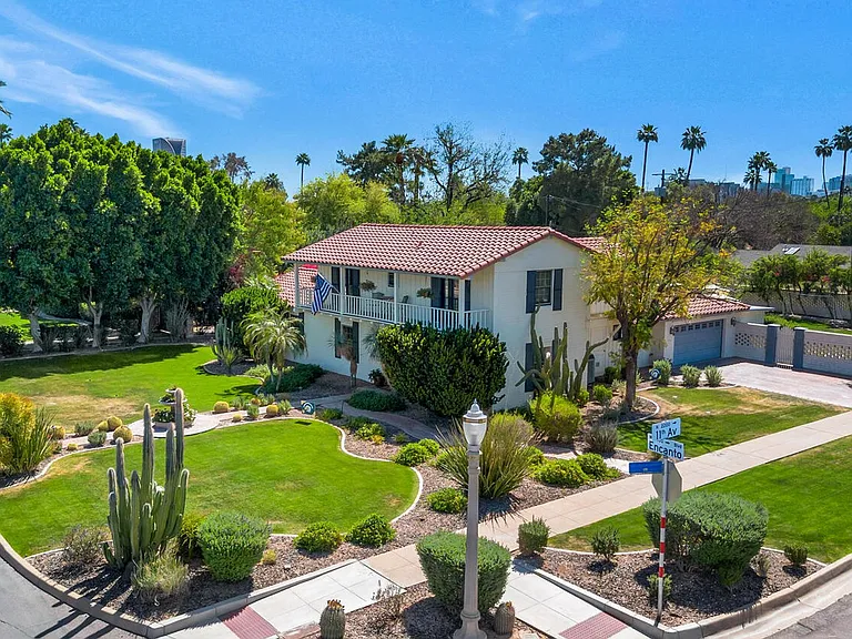 1021 W Encanto Blvd — Photo 1