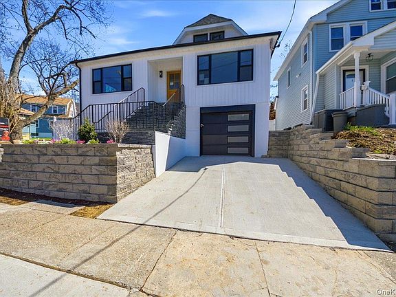 3rd image of 8 Hunt Avenue