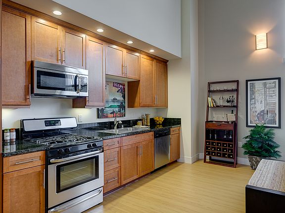 5th image of 14140 W Moorpark St #1B-1Ba-830Sqft