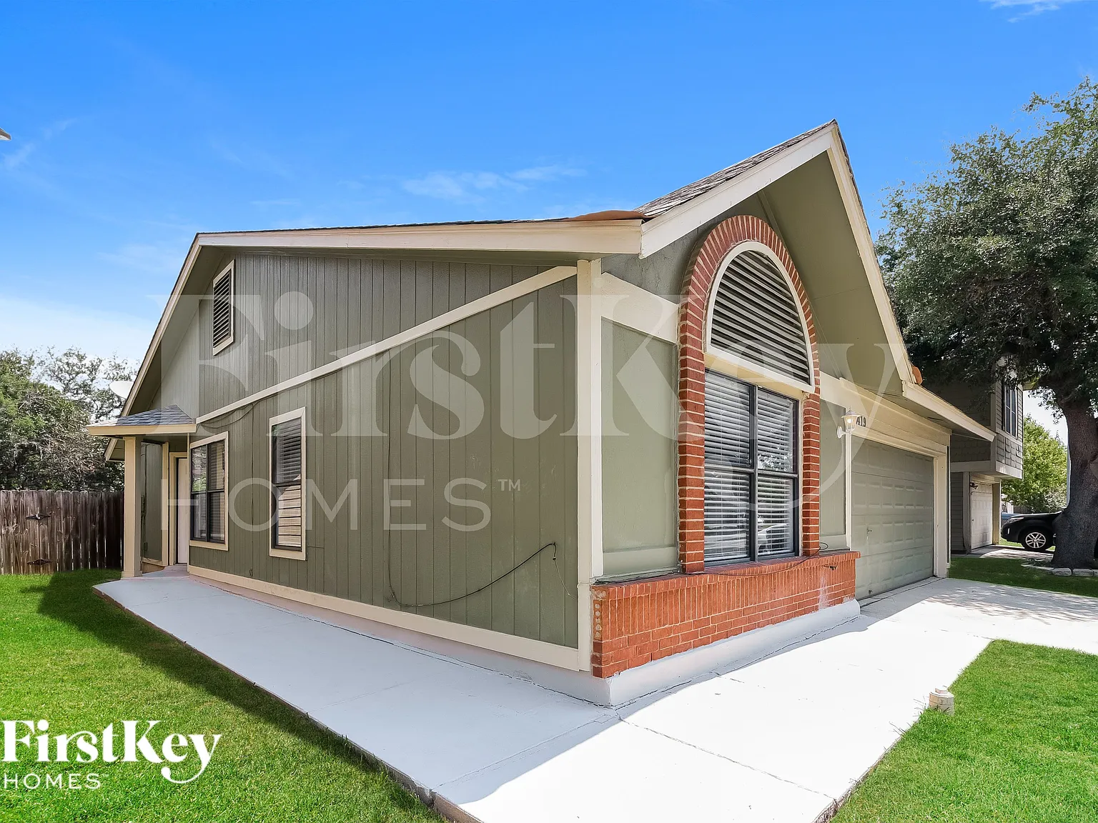 3 bed, 2.0 bath, 1187 sqft, $1,330 — Photo 2