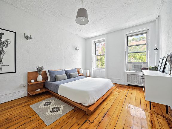 4th image of 236 E 6th St APT 4E