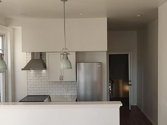 2nd image of 2822 W Girard Ave