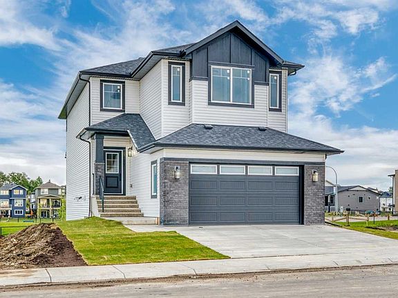 3rd image of 112 W Lakewood Cres